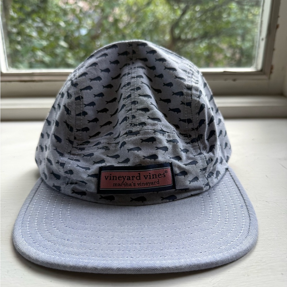 Never worn: Vineyard Vines Whale & Logo Hat
